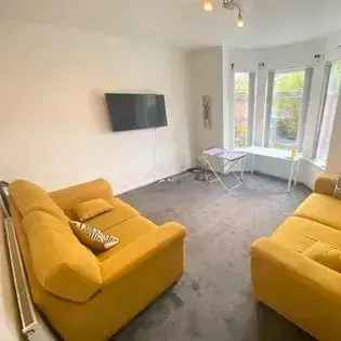 4 Bedroom House Manchester Spacious Family Home Near Transport