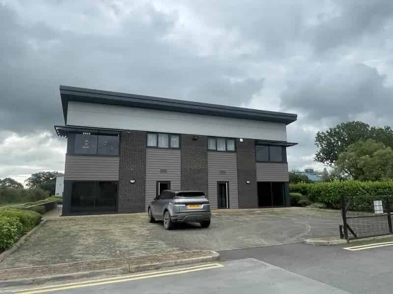 High Quality Office Space 1009 sq ft Leasehold Car Parking