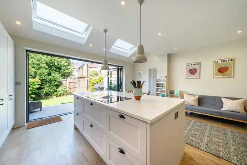 Hexham Road Property: Family Home near Parks and Excellent Schools