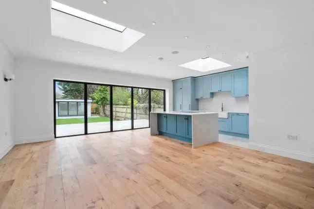 4 Bedroom Semi-Detached House West Wimbledon SW20