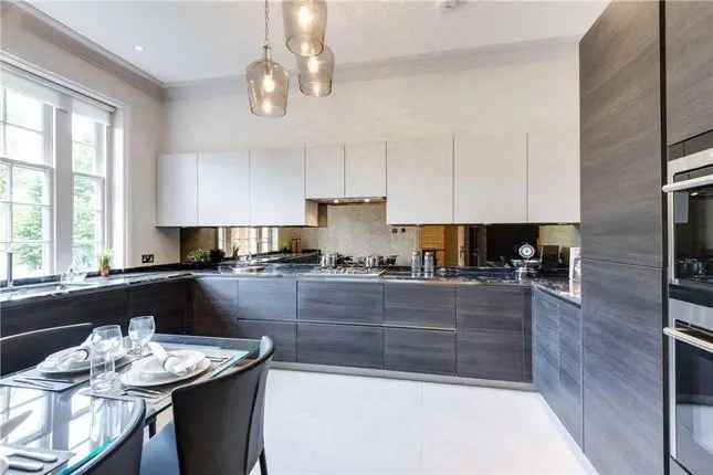 Flat for sale in Ferncroft Avenue, Hampstead, London NW3