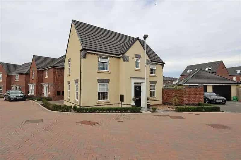4 Bed Detached House For Sale