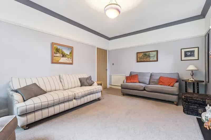4 Bedroom Detached House for Sale in Bearsden Near Glasgow