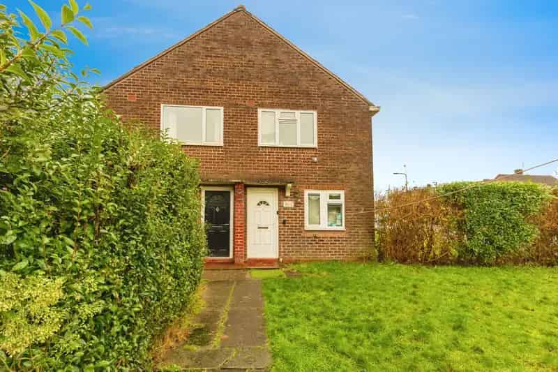 Spacious 2-Double Bedroom Apartment with Private Garden Near Schools and Shops