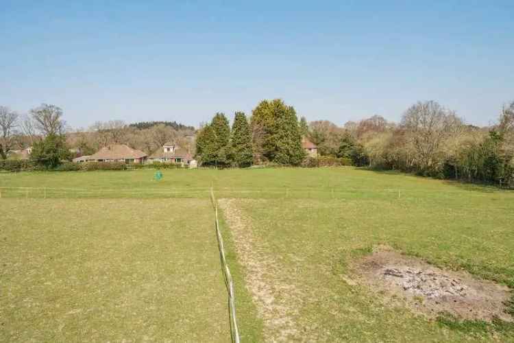 4 Bed House with Equestrian Facilities For Sale