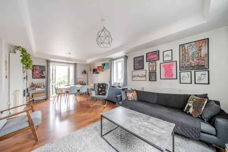 Flat For Sale , London, England
