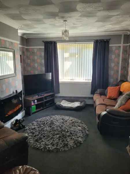 Nicely Decorated Home Near Bilston with Secure Garden