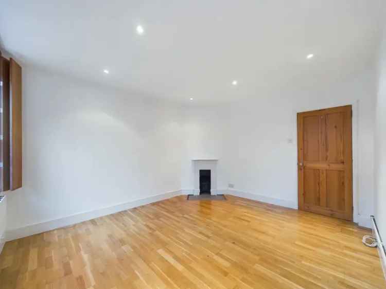 2 Bedroom Flat for Sale - Freshly Presented - Long Lease