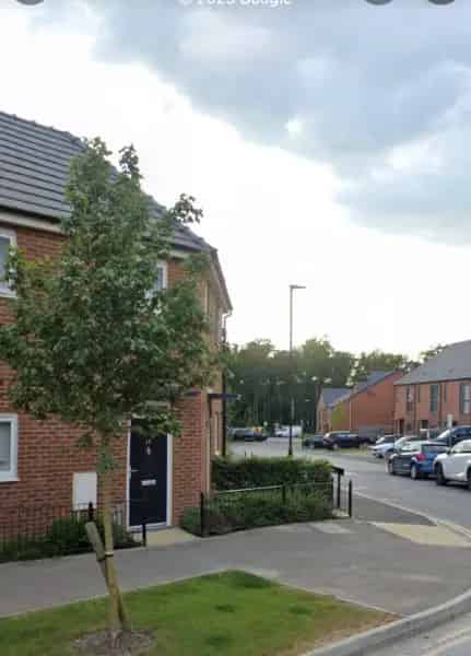 Large 1-Bed Ground Floor Flat Heathwood Near Crawley East Grinstead