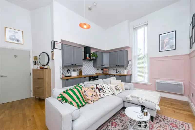 Ground Floor Apartment in Grade II Listed Building Near Westroyd Park