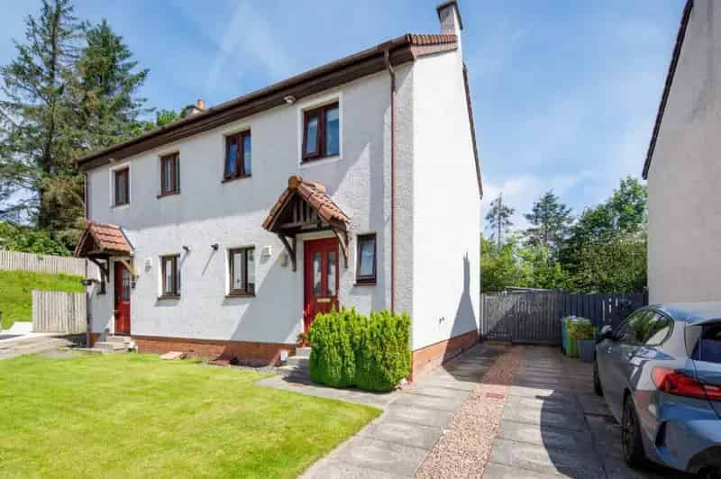 3 Bedroom Semi-Detached Villa For Sale