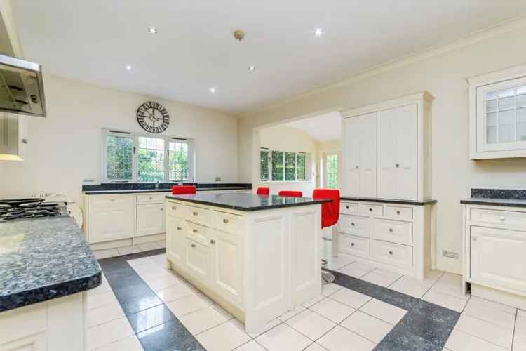 Spacious Family Home with Pool Hot Tub and Planning Permission