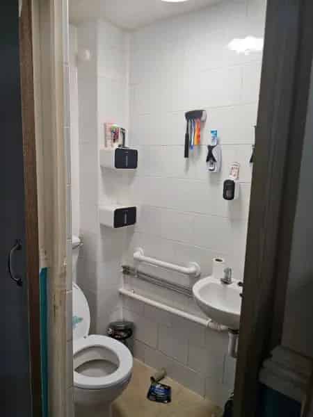 Large 3 Bedroom Maisonette Near Schools and Shops