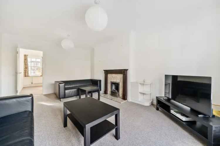 3 Bedroom Terraced House for Sale in Marlborough