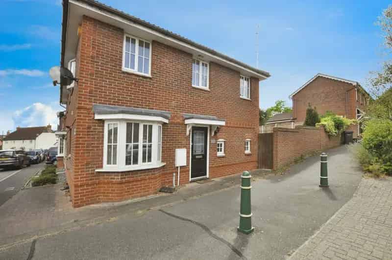 2 Bedroom Semi Detached House To Rent