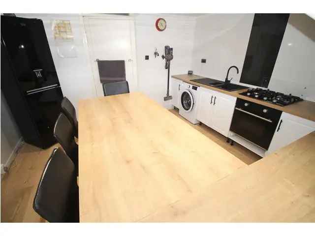 3 Bedroom West End Flat for Sale