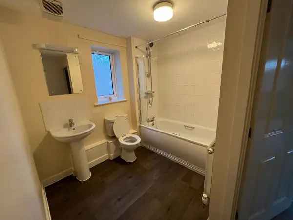 Flat For Rent in Basingstoke and Deane, England