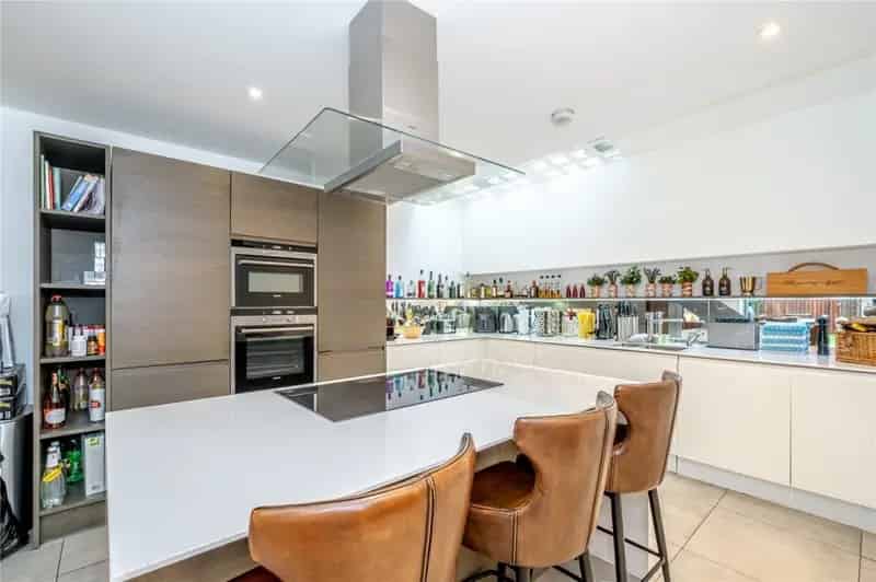 4 Bedroom Townhouse Near Greenwich Station