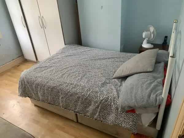 2-Bedroom Flat Near West Brompton Earl's Court Stations
