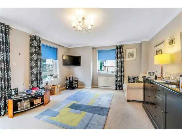 3 bedroom flat  for sale