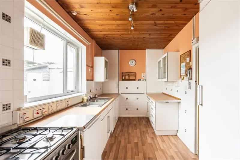 4 Bed Bungalow Detached with 3 Reception Rooms and Private Garden