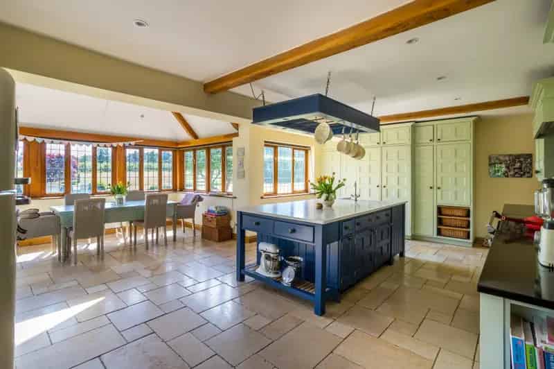 5 Bedroom Family Home with Stables and 1.6 Acres