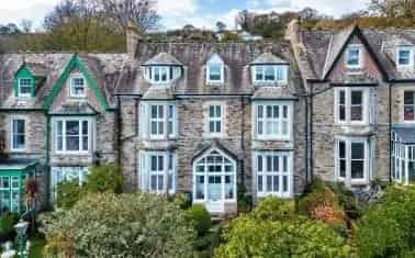 Stunning 7-Bedroom Terraced House in Lostwithiel