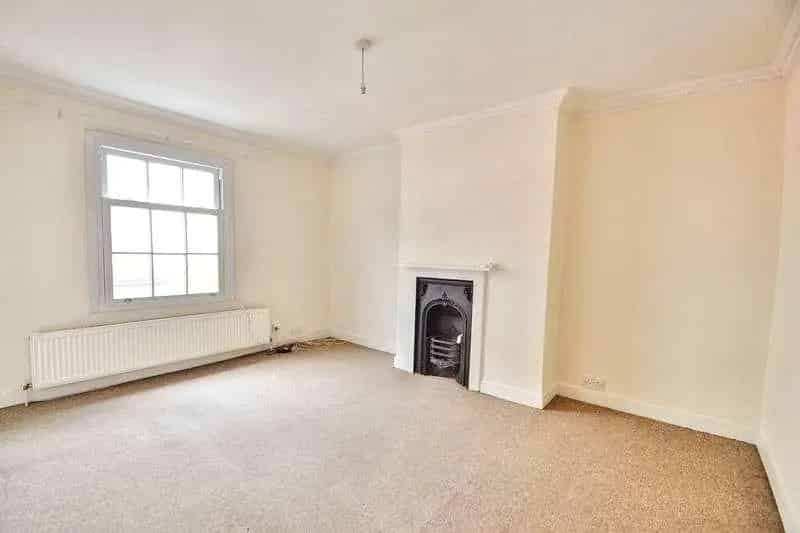 2 Bed Flat for Sale in Wimborne Town Centre