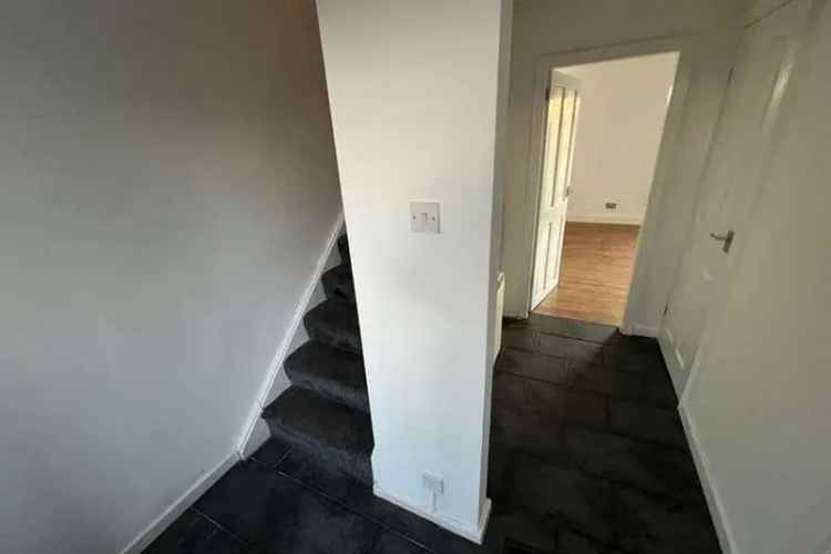 3 Bedroom Maisonette House For Sale