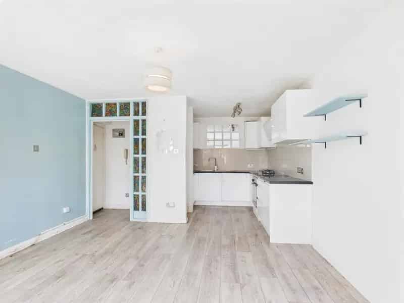 2 Bedroom Apartment Leytonstone - Balcony Parking