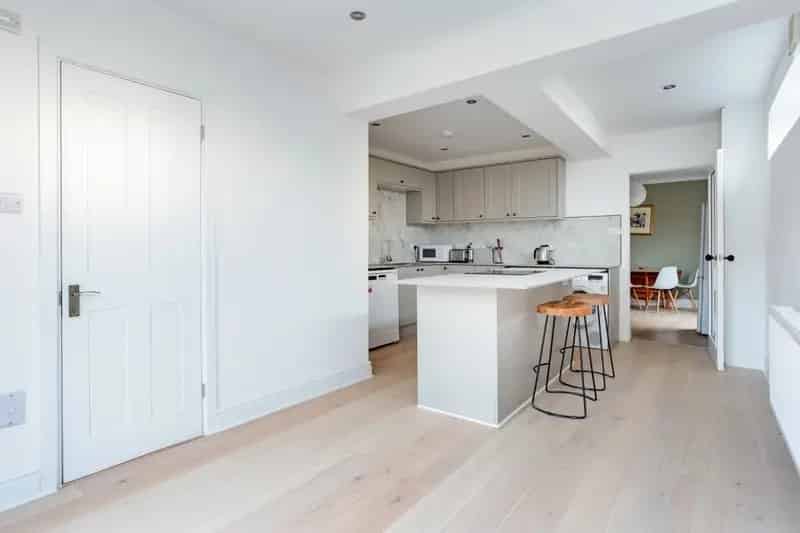 3 Bedroom Semi Detached House To Rent Reigate