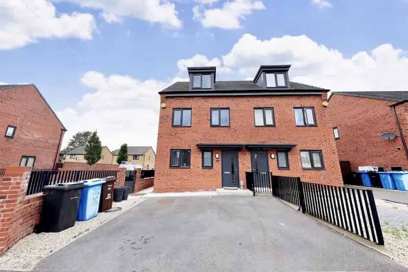 3 Bedroom Semi-Detached House for Sale
