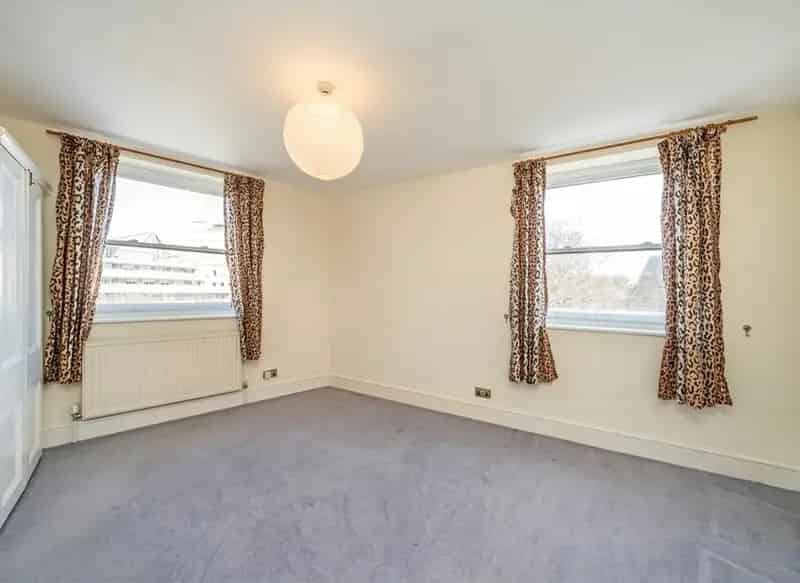 3 Bed 2 Bath Split Level Flat with Large Terrace Fulham