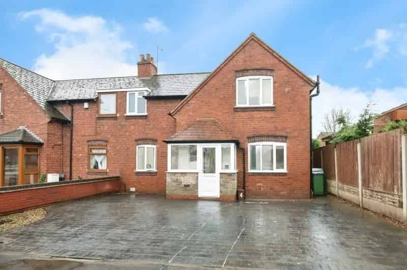 Six Bedroom House Smethwick Near Train Station