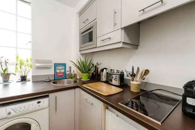 Flat to rent in Sloane Avenue, Chelsea, London SW3