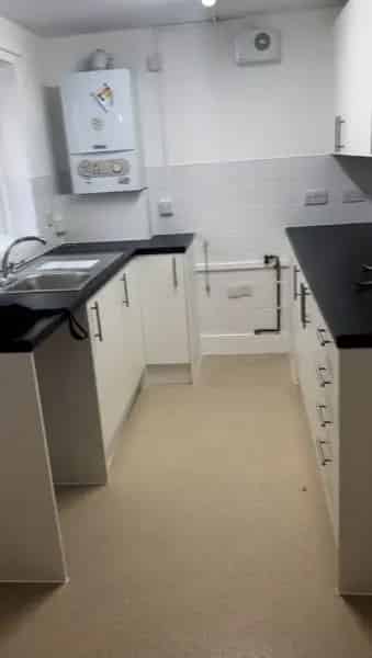 First Floor Flat with New Flooring and Convenient Transport Links