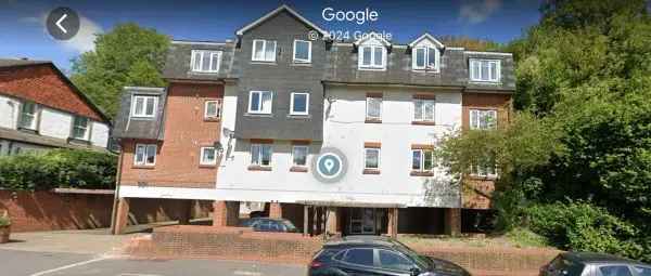 Flat For Rent in Tandridge, England