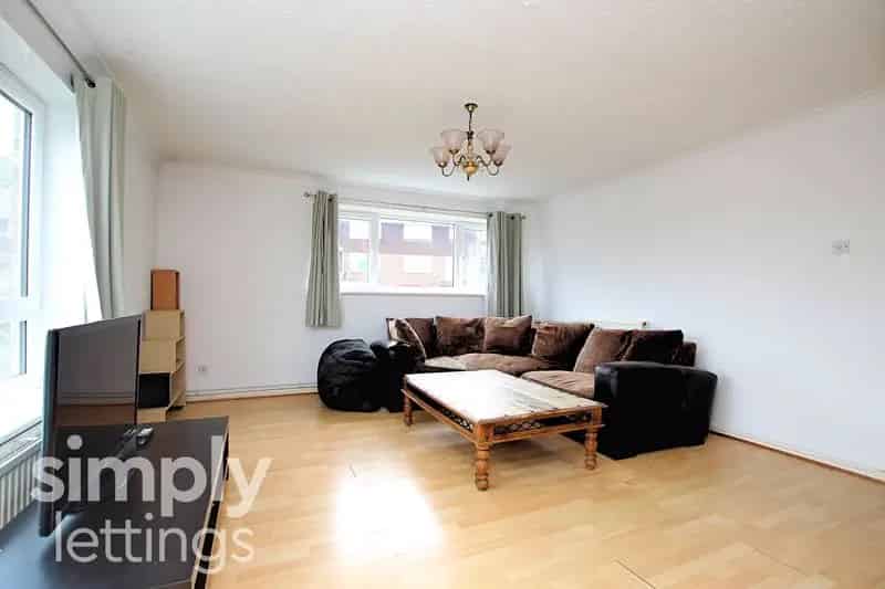 3 Bedroom Flat House to Rent Near Universities