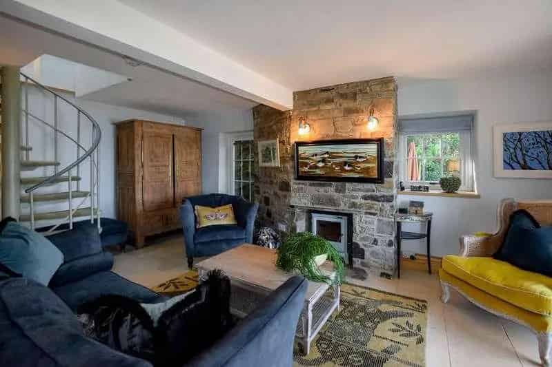 2 Bed Property for Sale with Stunning Views and Large Garden