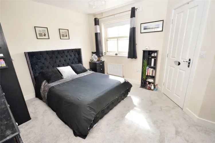 House For Sale in Leeds, England