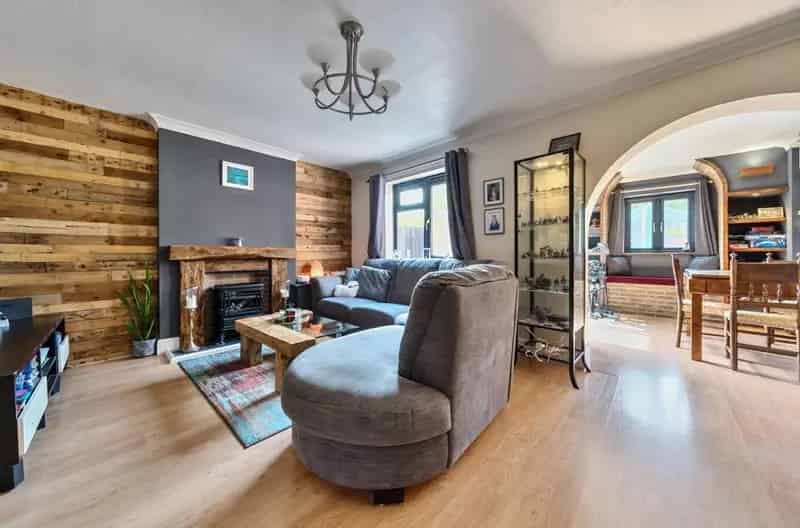 4 Bed Property for Sale in Charlton