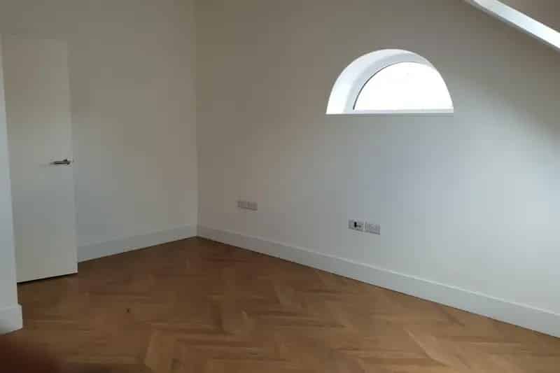 3 Bedroom Apartment Near Station Zero Deposit Available