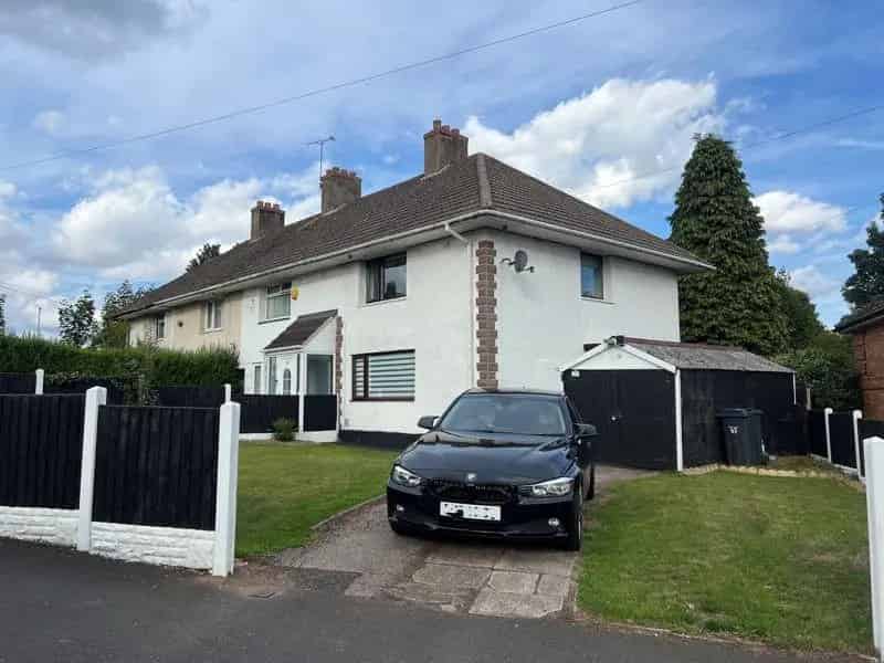 3 Bedroom End Terrace House For Sale