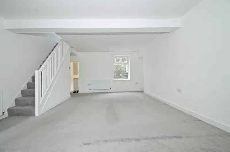 3 Bedroom Terraced House Near University of South Wales