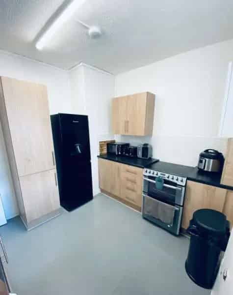 Large 4-Bed House New Flooring and Fixtures