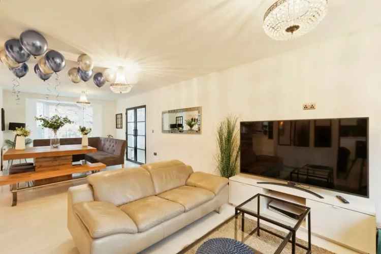 Six Double Bedroom Detached House - Newly Refurbished