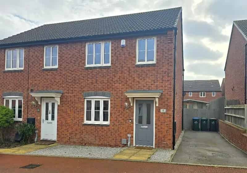 3 Bedroom Semi Detached House to Rent