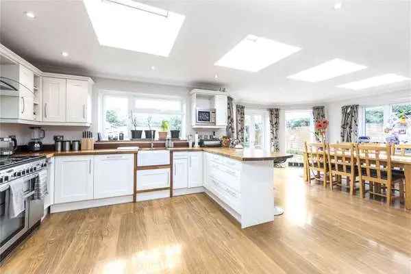 4 Bedroom Semi-Detached Home with South-Facing Garden