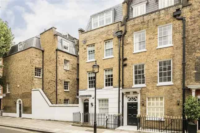 Terraced House for Sale in Westminster SW1E