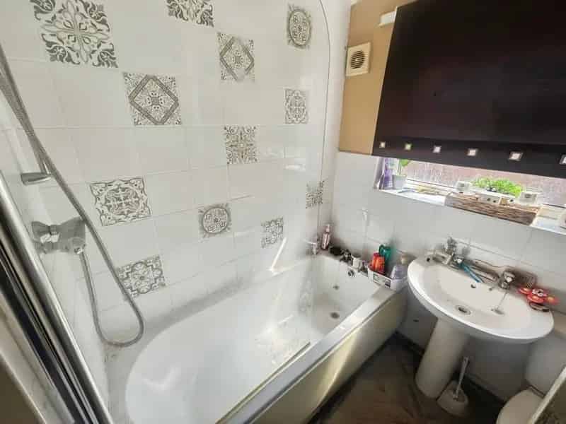 3 Bedroom Terraced House For Sale Near Amenities